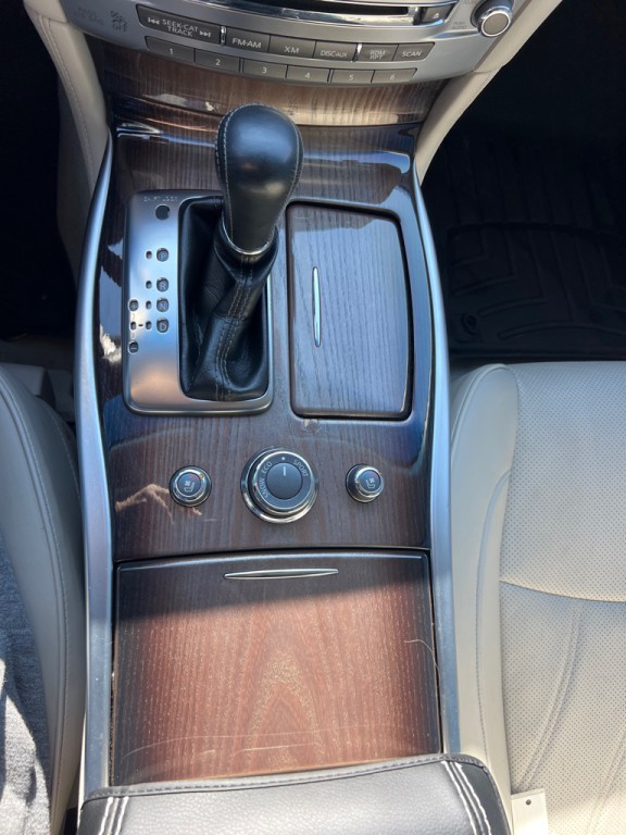 2015 INFINITI Q70 Image 37