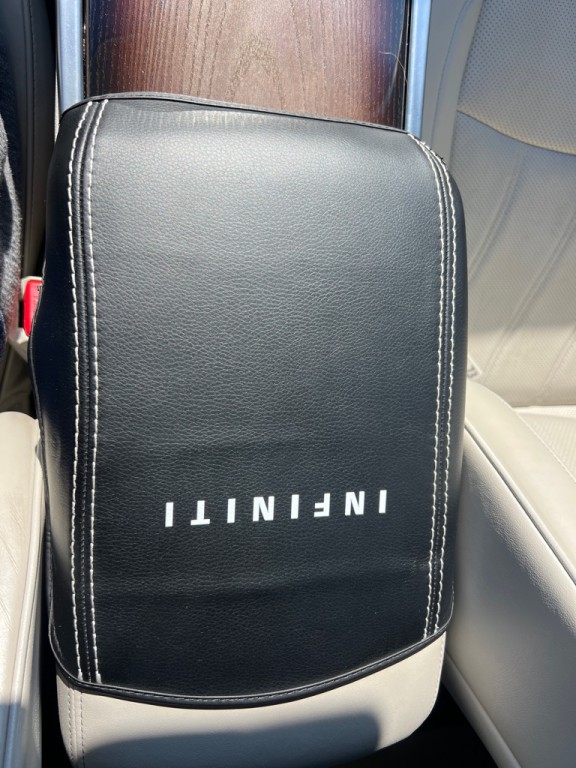 2015 INFINITI Q70 Image 38