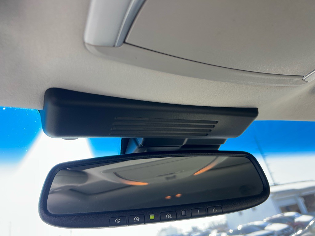 2015 INFINITI Q70 Image 42