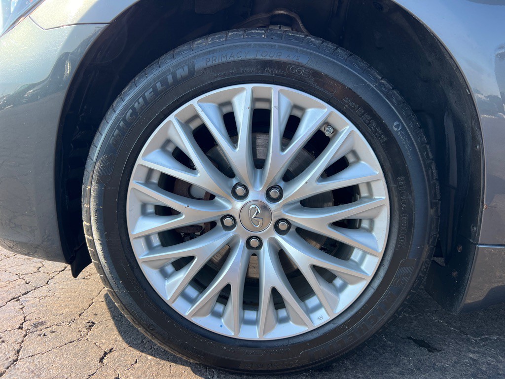 2015 INFINITI Q70 Image 45