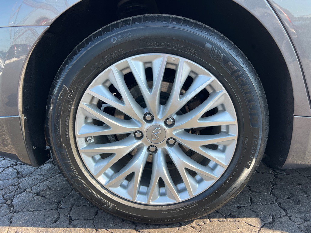 2015 INFINITI Q70 Image 47