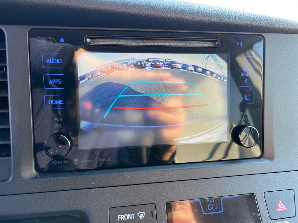 2017 Toyota Sienna Image 33