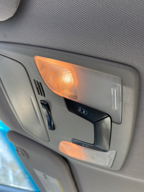 2017 Toyota Sienna Image 38