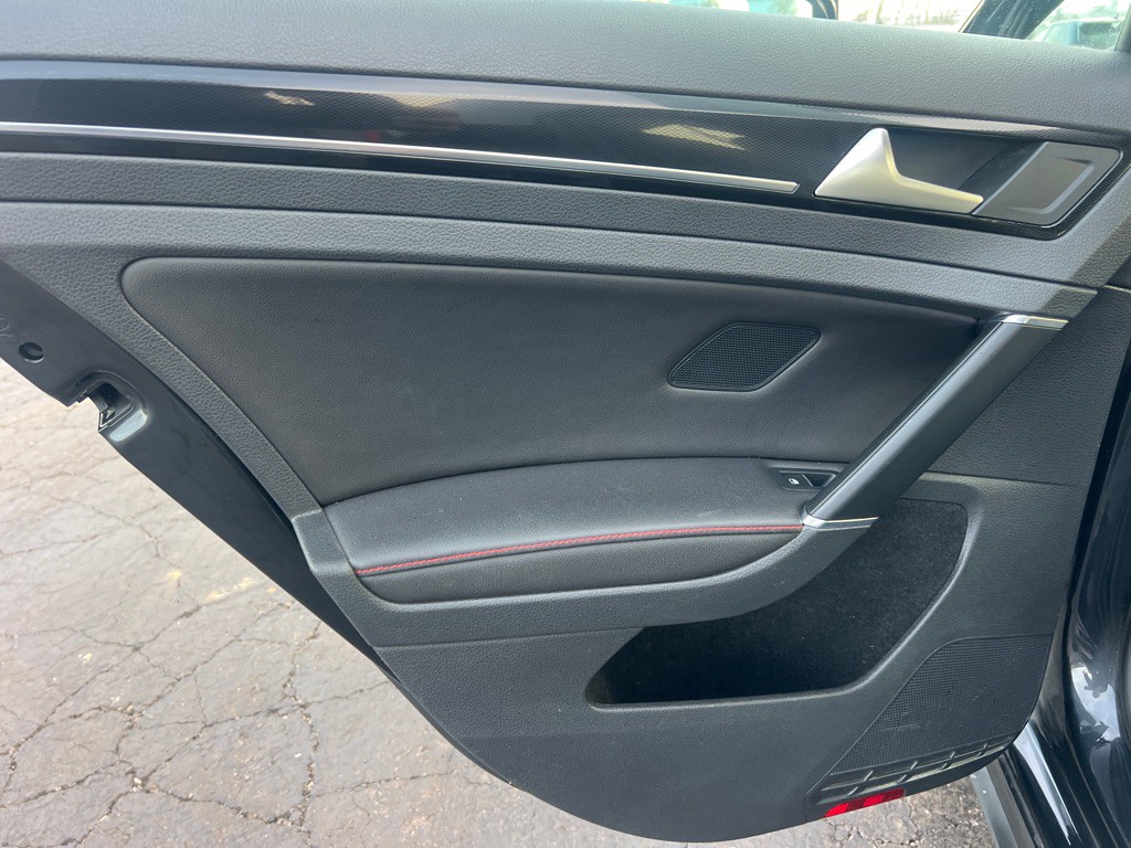 2017 Volkswagen GTI Image 12