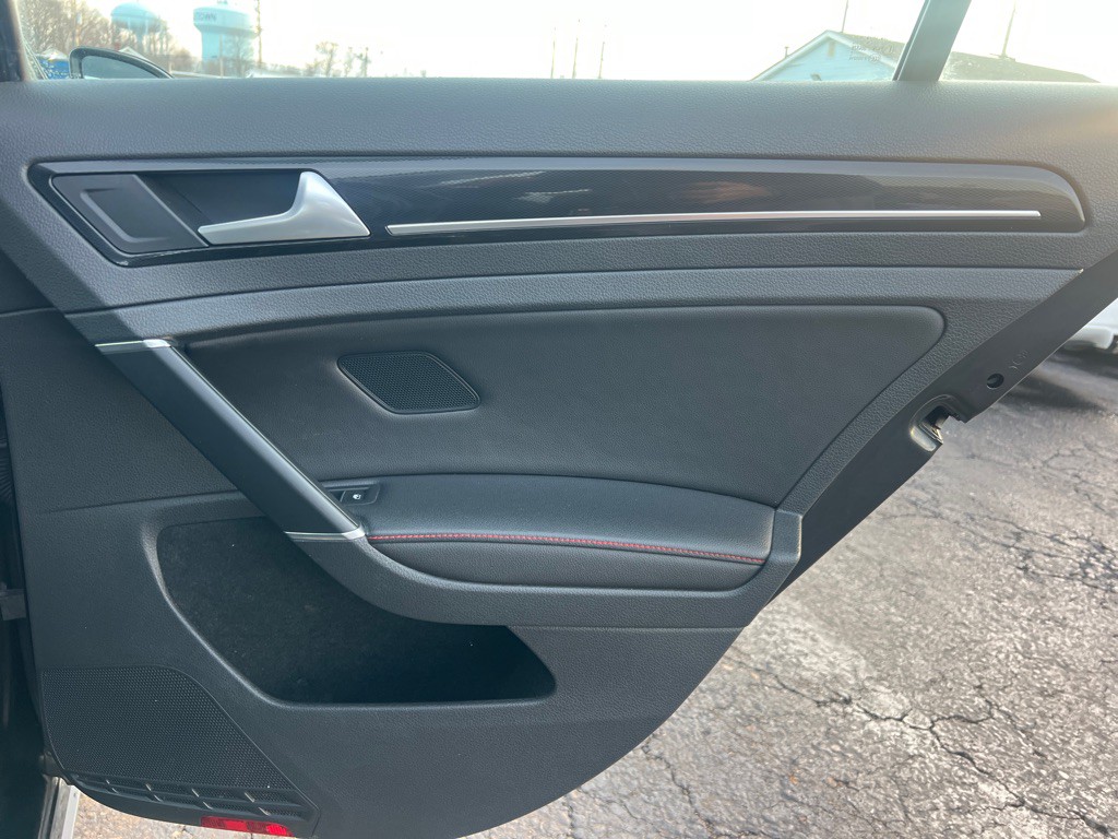 2017 Volkswagen GTI Image 14