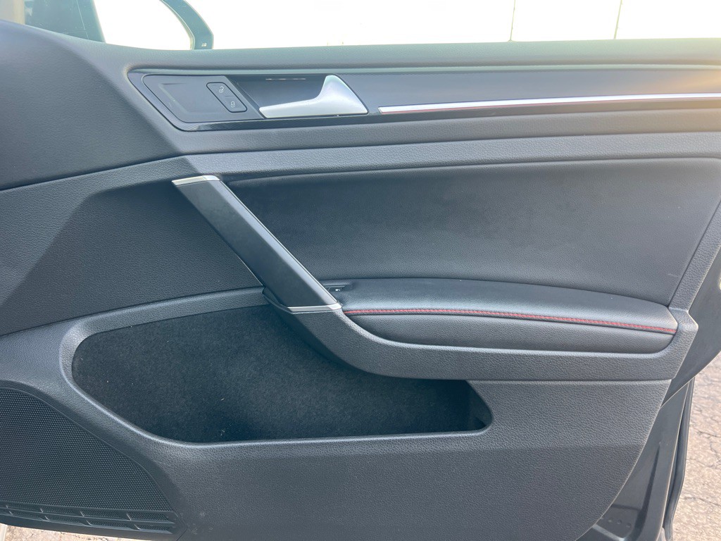 2017 Volkswagen GTI Image 17