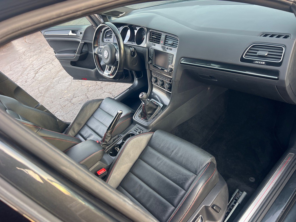 2017 Volkswagen GTI Image 18