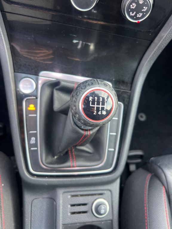 2017 Volkswagen GTI Image 30