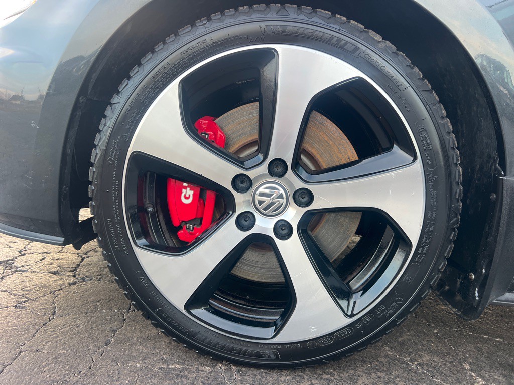 2017 Volkswagen GTI Image 36