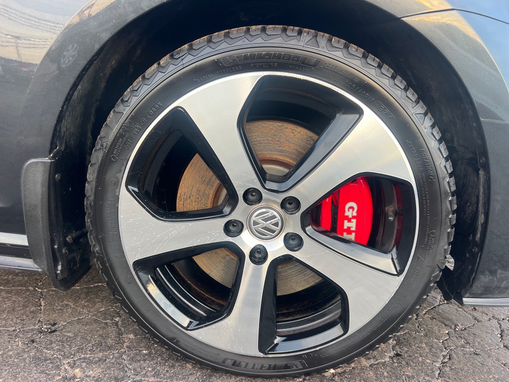 2017 Volkswagen GTI Image 39