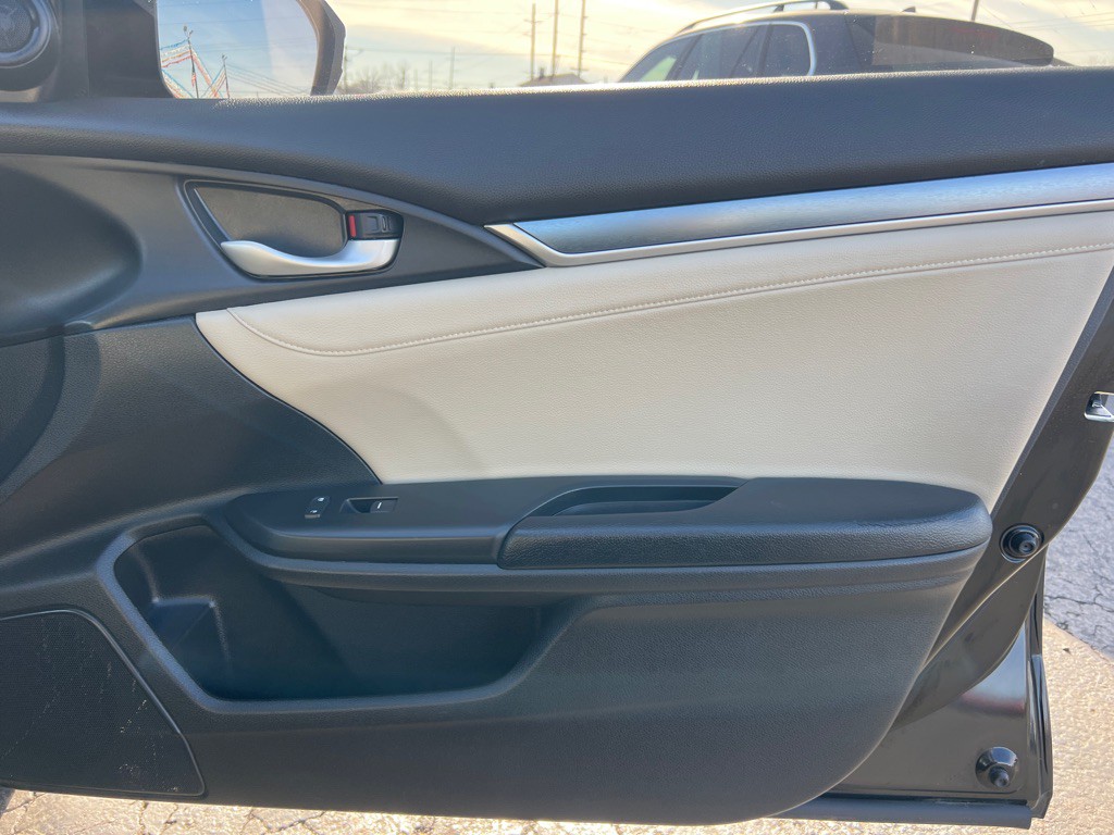 2018 Honda Civic Image 15