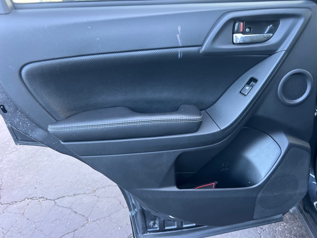 2016 Subaru Forester Image 12