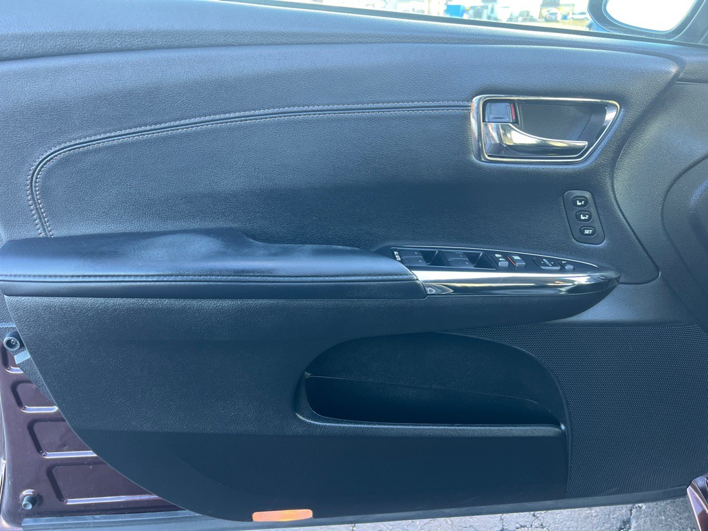 2013 Toyota Avalon Image 11