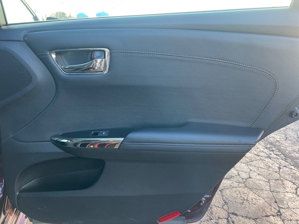 2013 Toyota Avalon Image 15