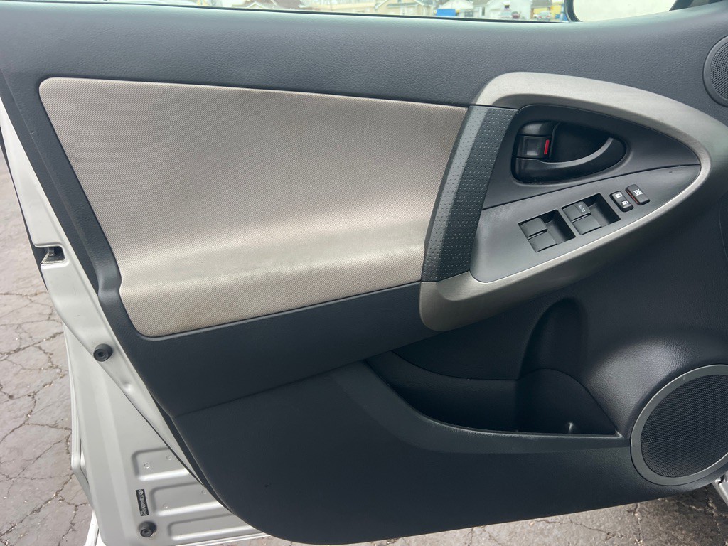 2011 Toyota Rav4 Image 10