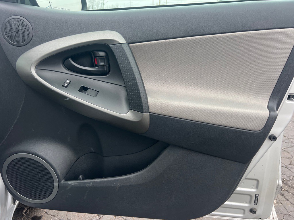 2011 Toyota Rav4 Image 16