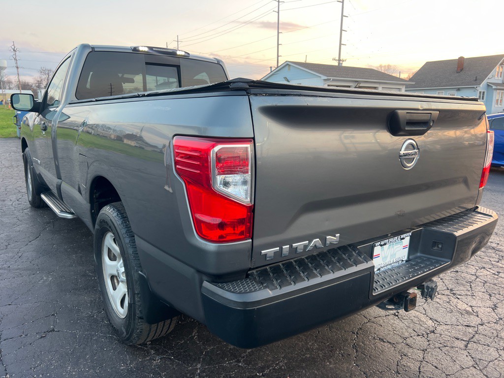 2017 Nissan Titan Image 5
