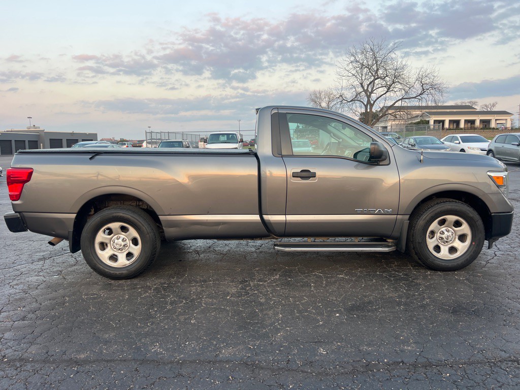 2017 Nissan Titan Image 8