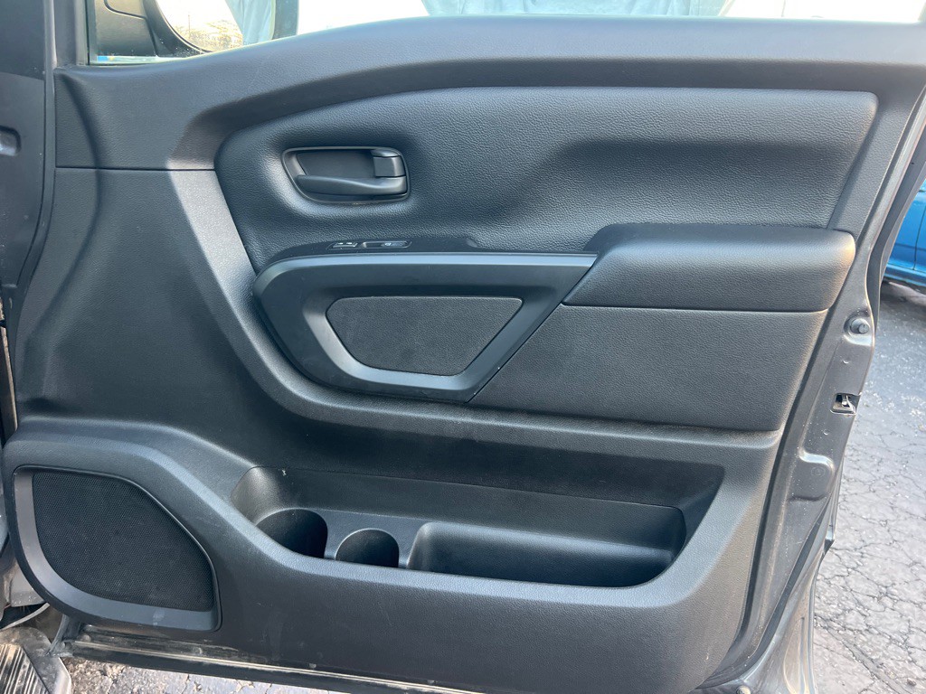 2017 Nissan Titan Image 14