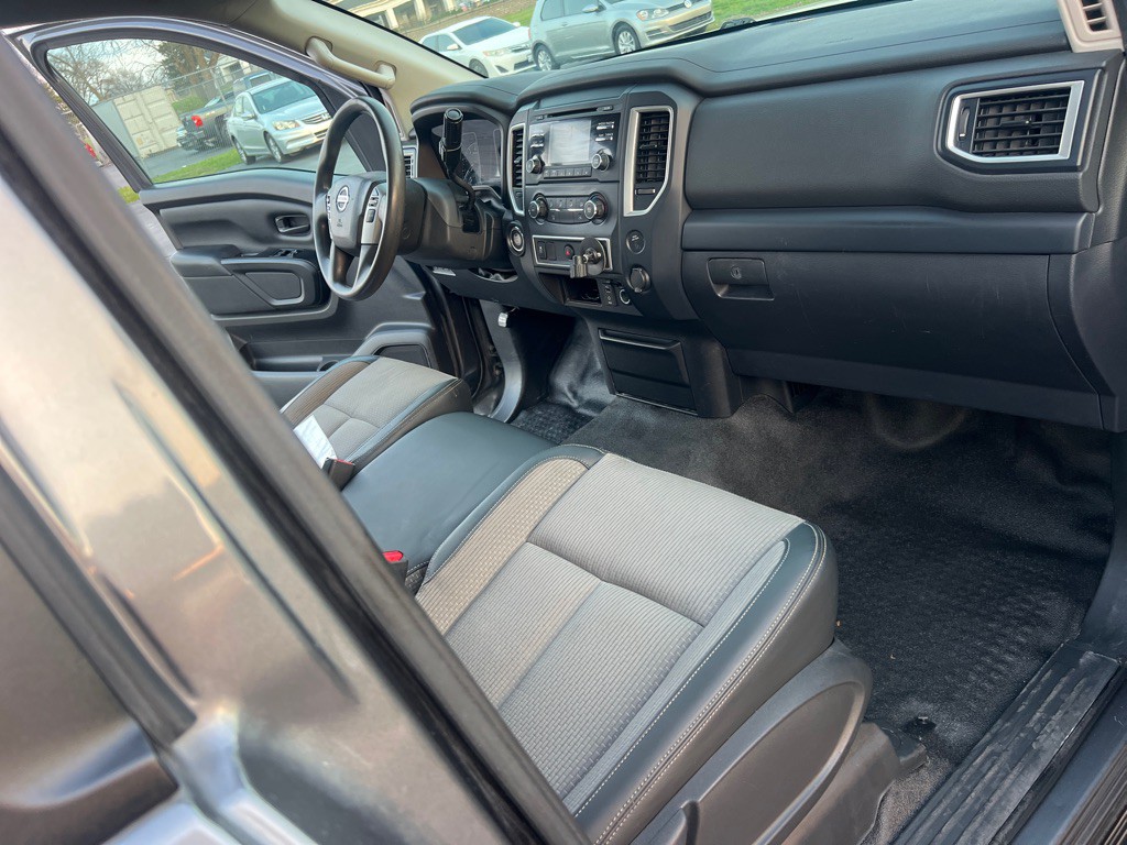 2017 Nissan Titan Image 15