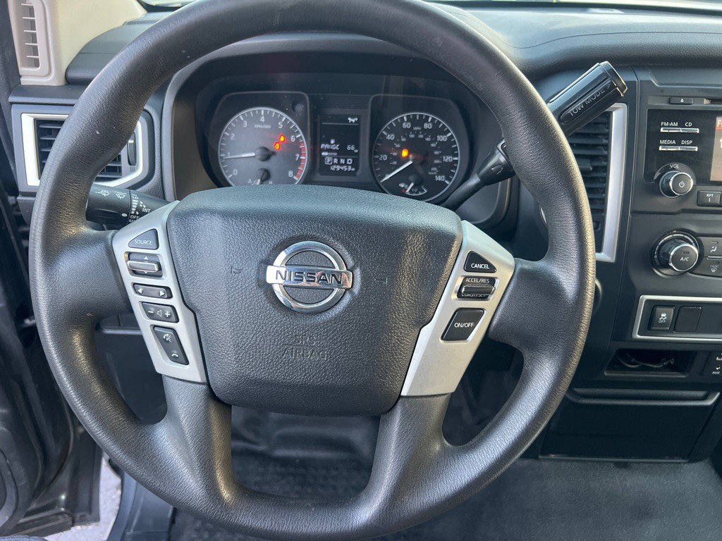 2017 Nissan Titan Image 18