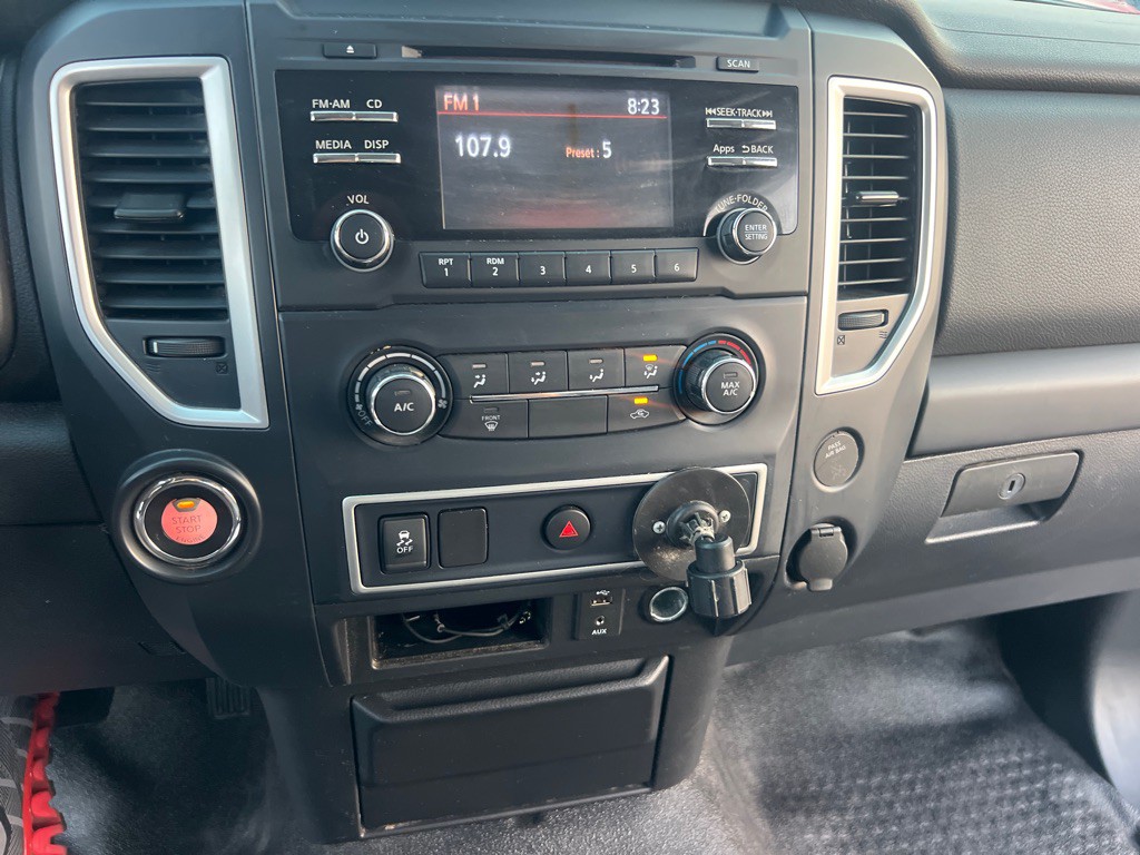 2017 Nissan Titan Image 20