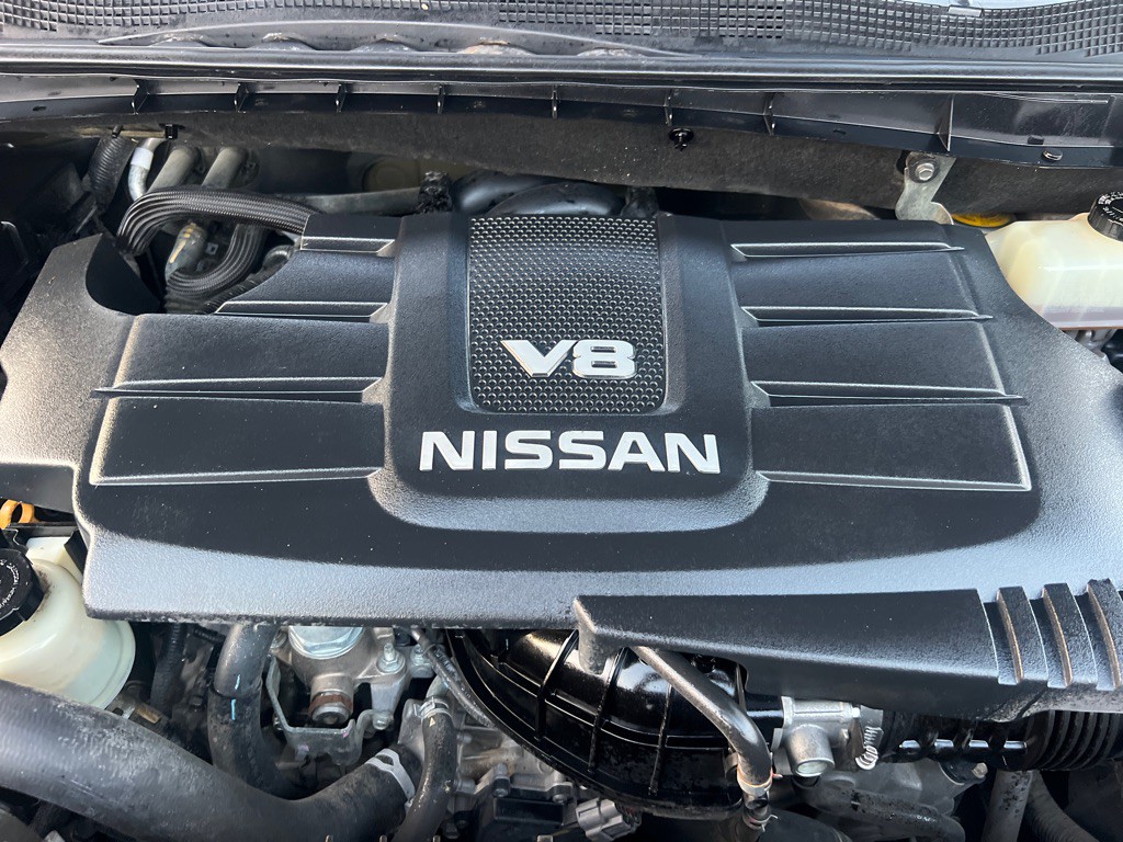 2017 Nissan Titan Image 30
