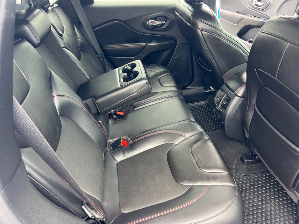 2019 Jeep Cherokee Image 16