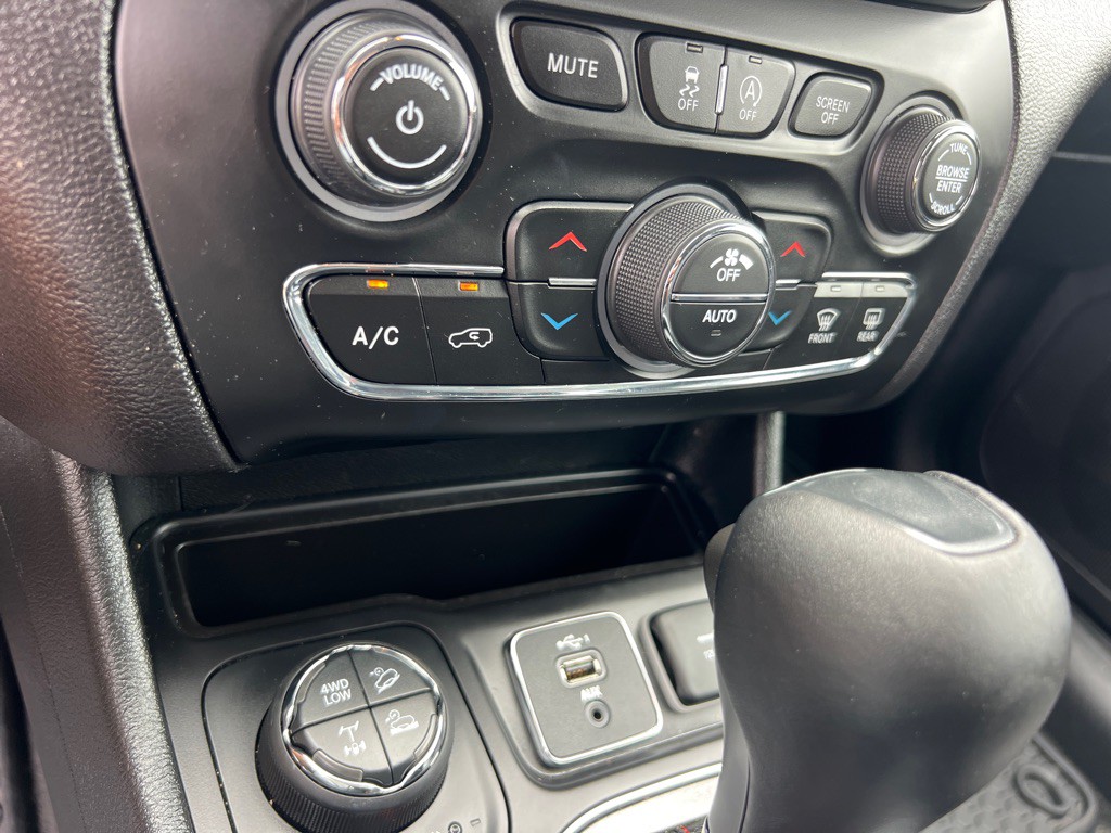 2019 Jeep Cherokee Image 32