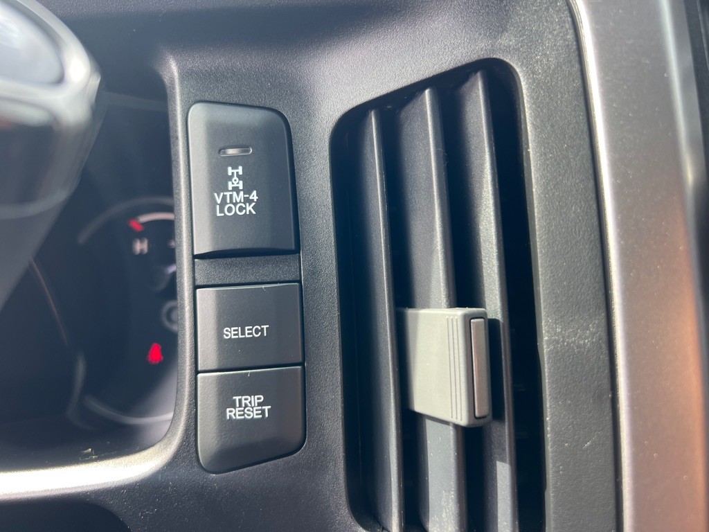 2014 Honda Ridgeline Image 32