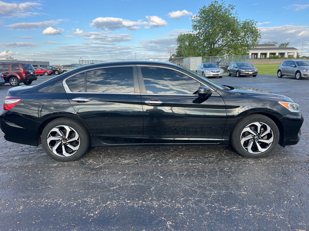 2017 Honda Accord Image 8