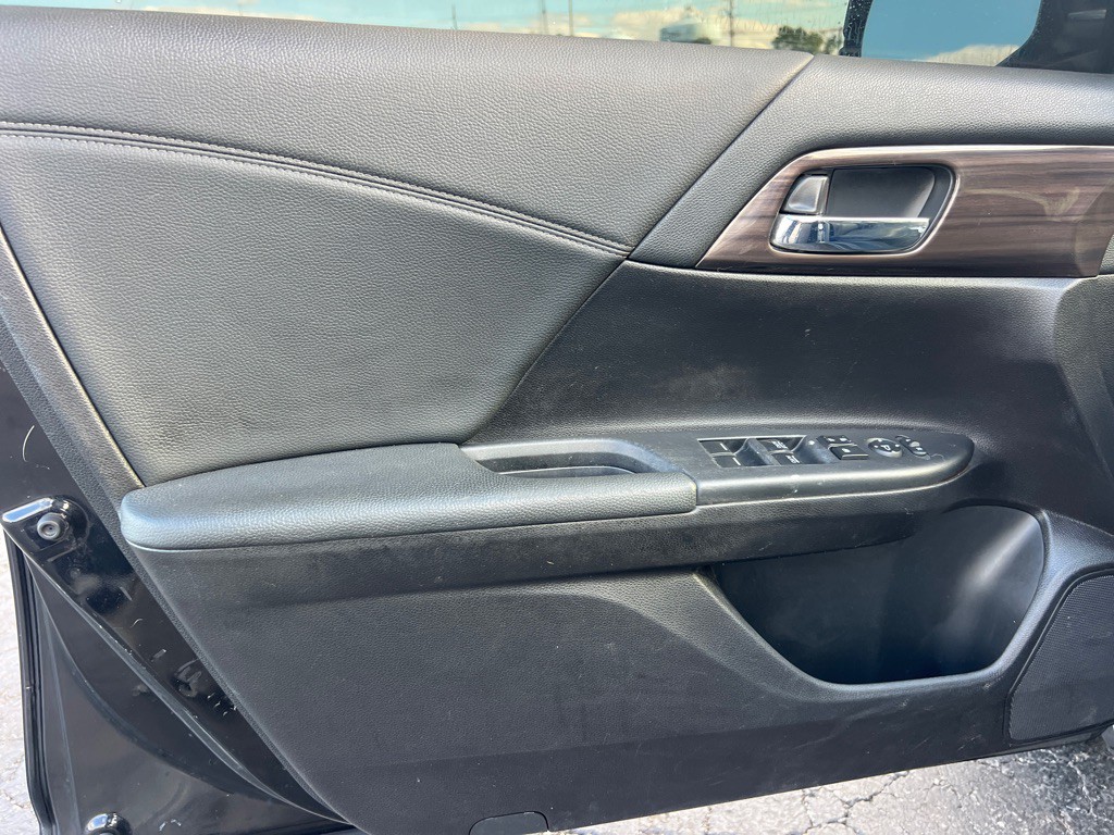2017 Honda Accord Image 10