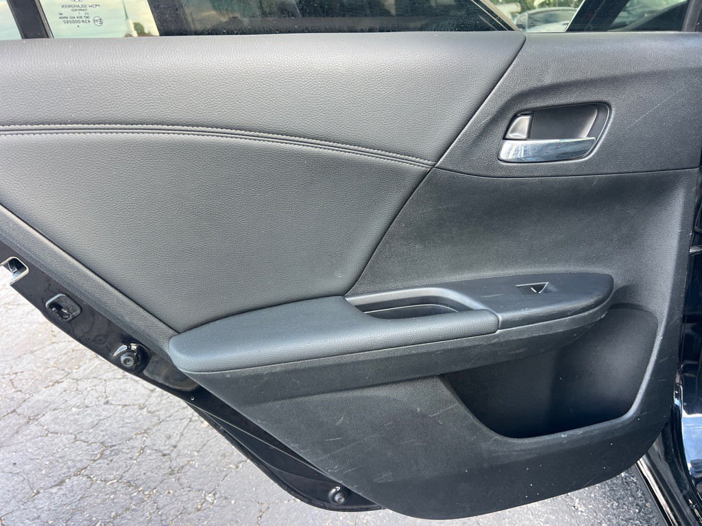 2017 Honda Accord Image 12