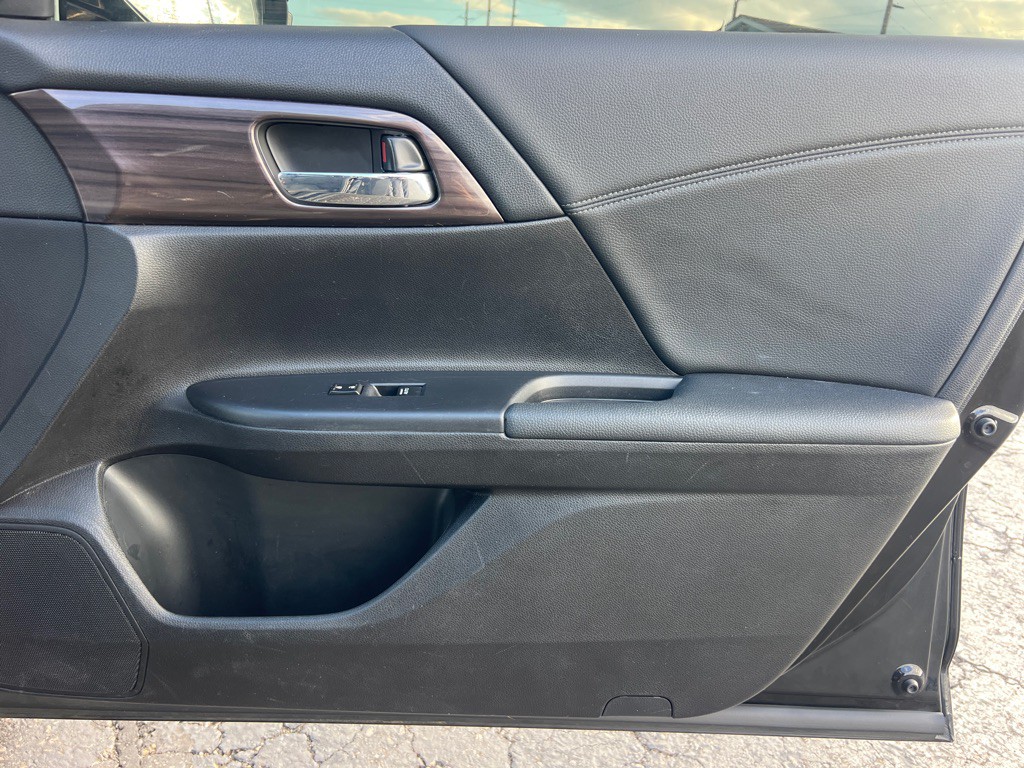 2017 Honda Accord Image 18