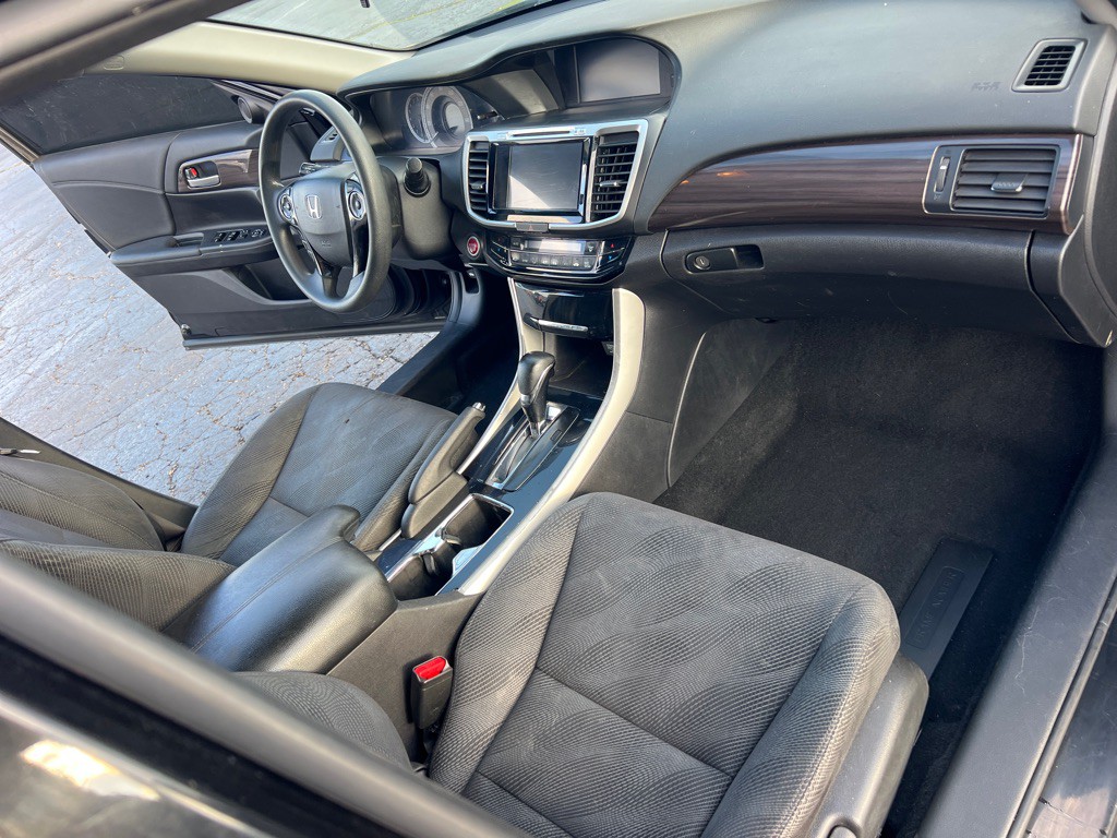 2017 Honda Accord Image 19