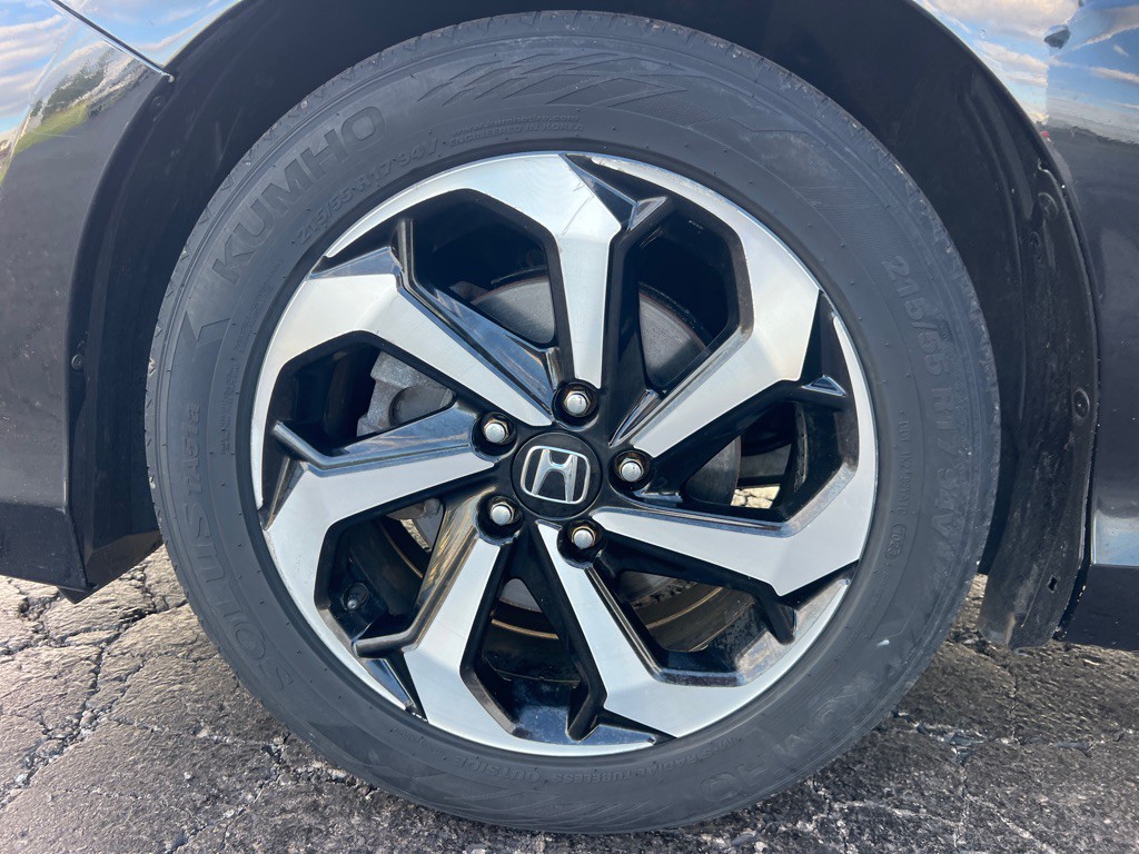 2017 Honda Accord Image 36