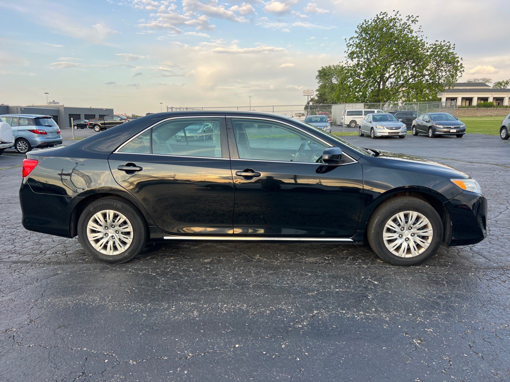 2014 Toyota Camry Image 8