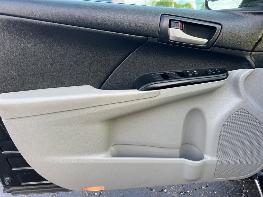 2014 Toyota Camry Image 10