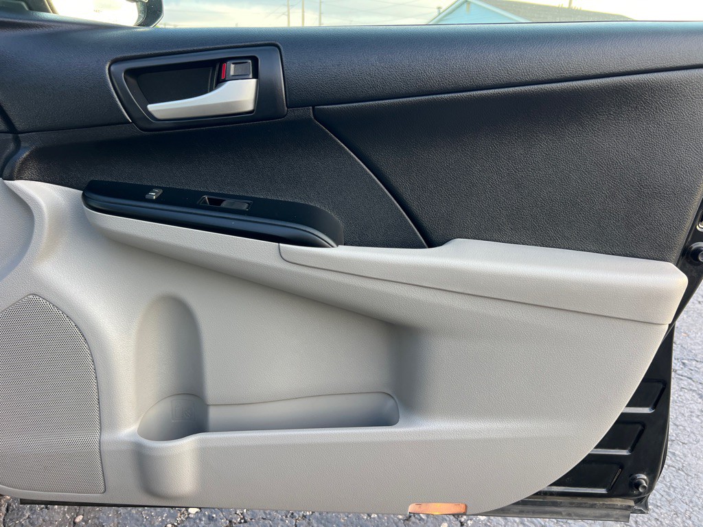 2014 Toyota Camry Image 18