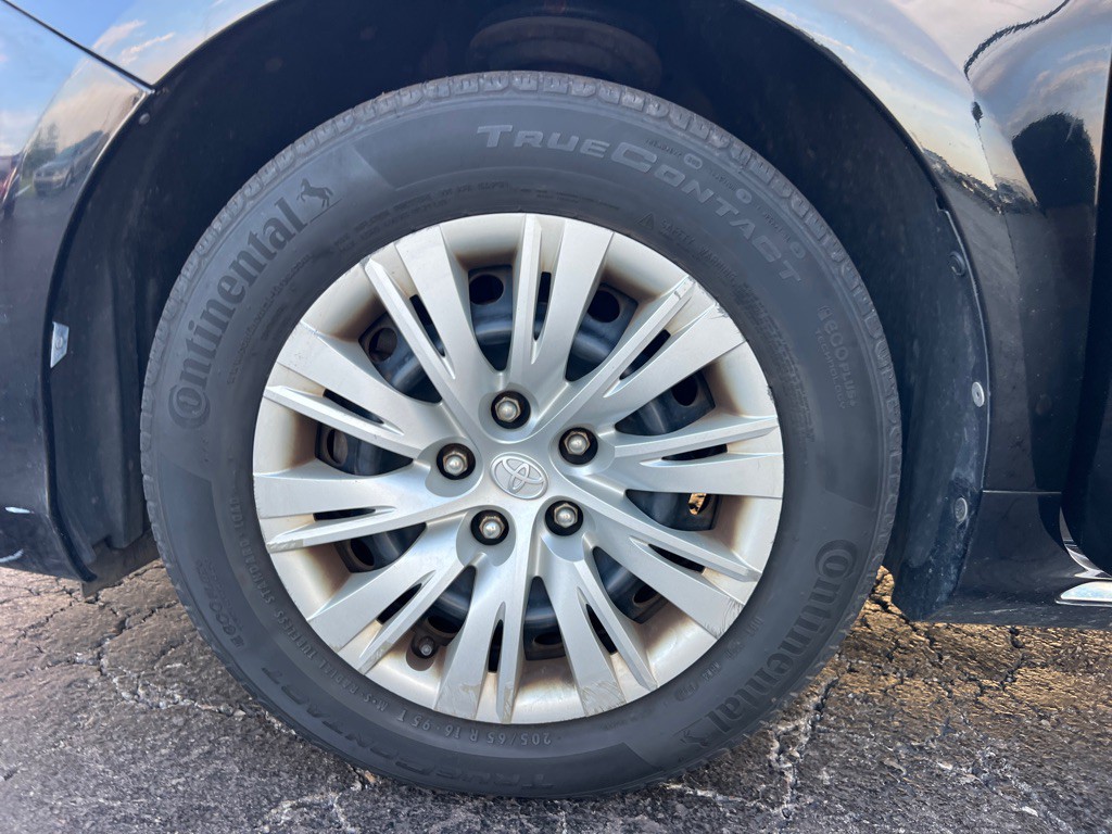 2014 Toyota Camry Image 36