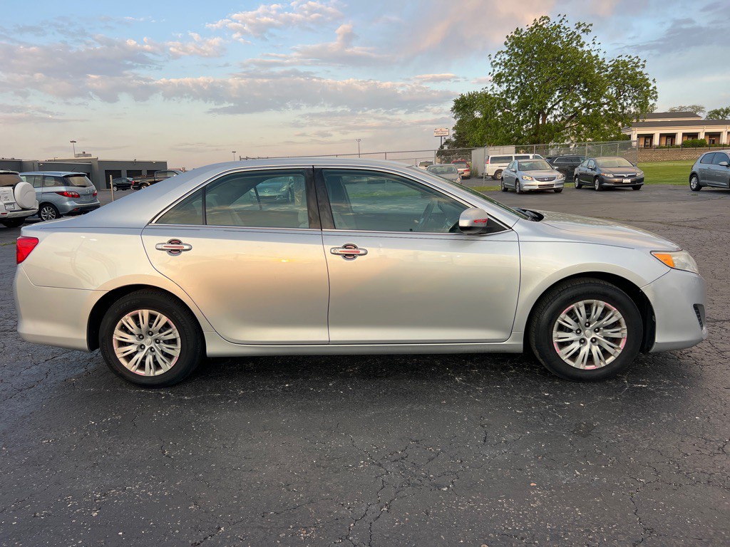2014 Toyota Camry Image 8