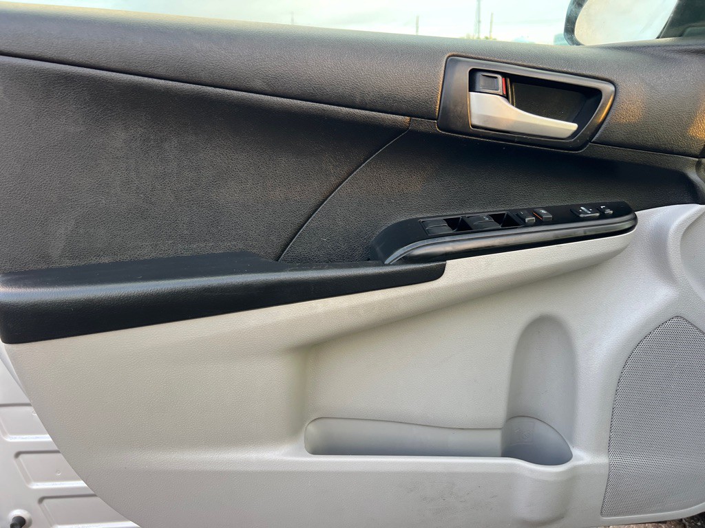 2014 Toyota Camry Image 10