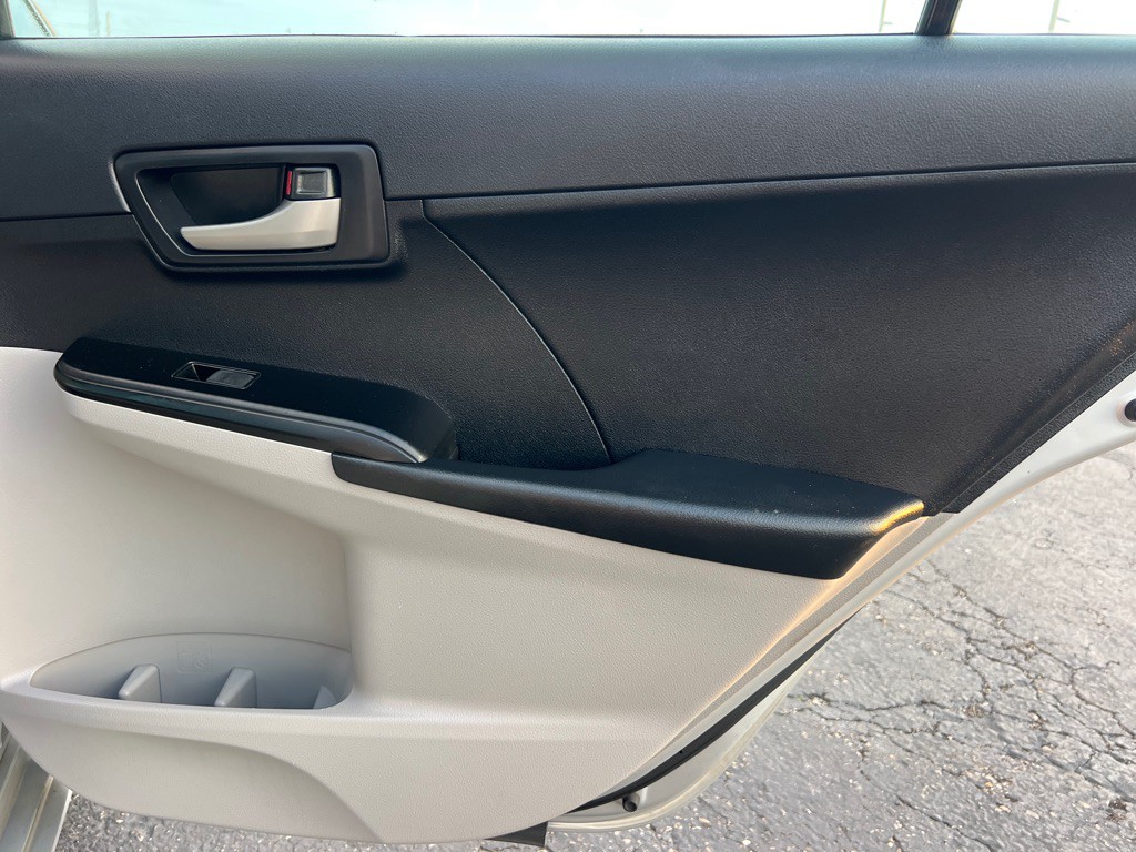2014 Toyota Camry Image 14