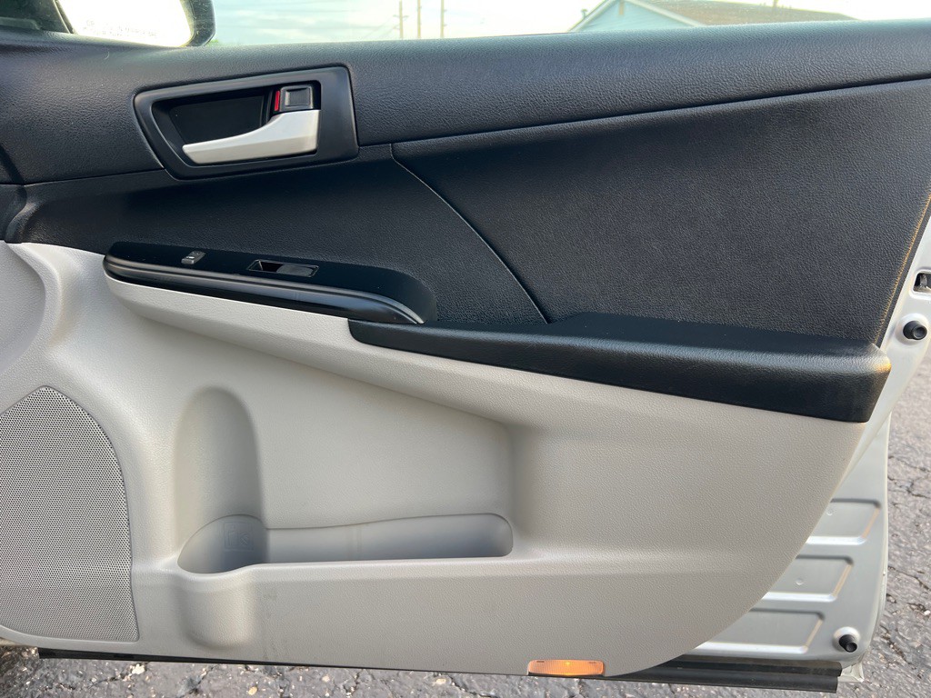 2014 Toyota Camry Image 18