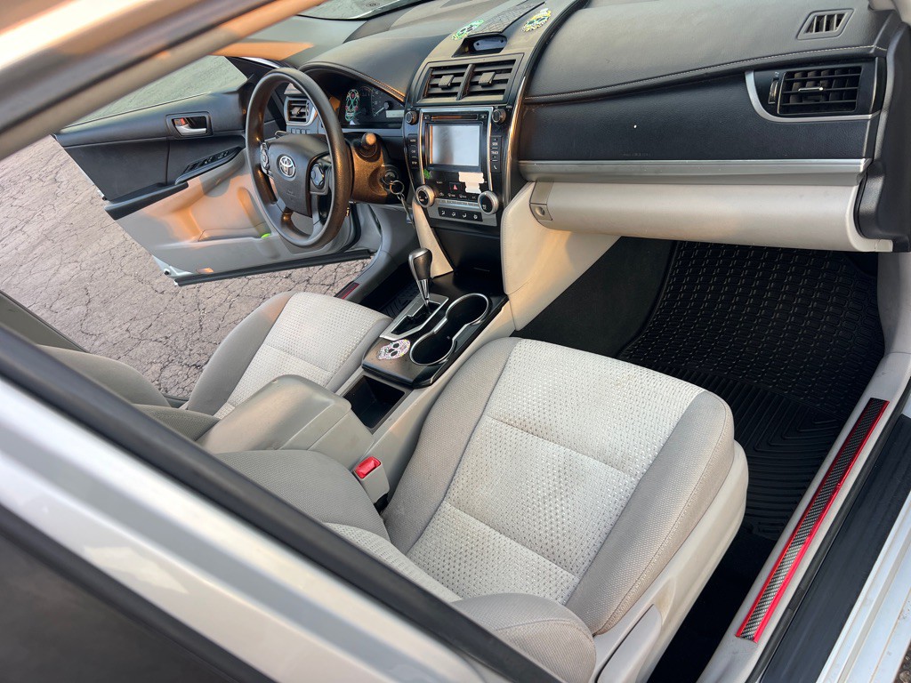 2014 Toyota Camry Image 19