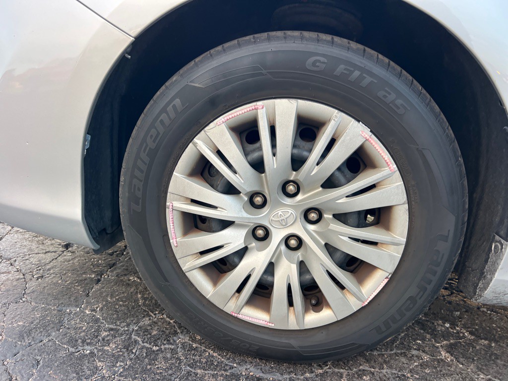 2014 Toyota Camry Image 33