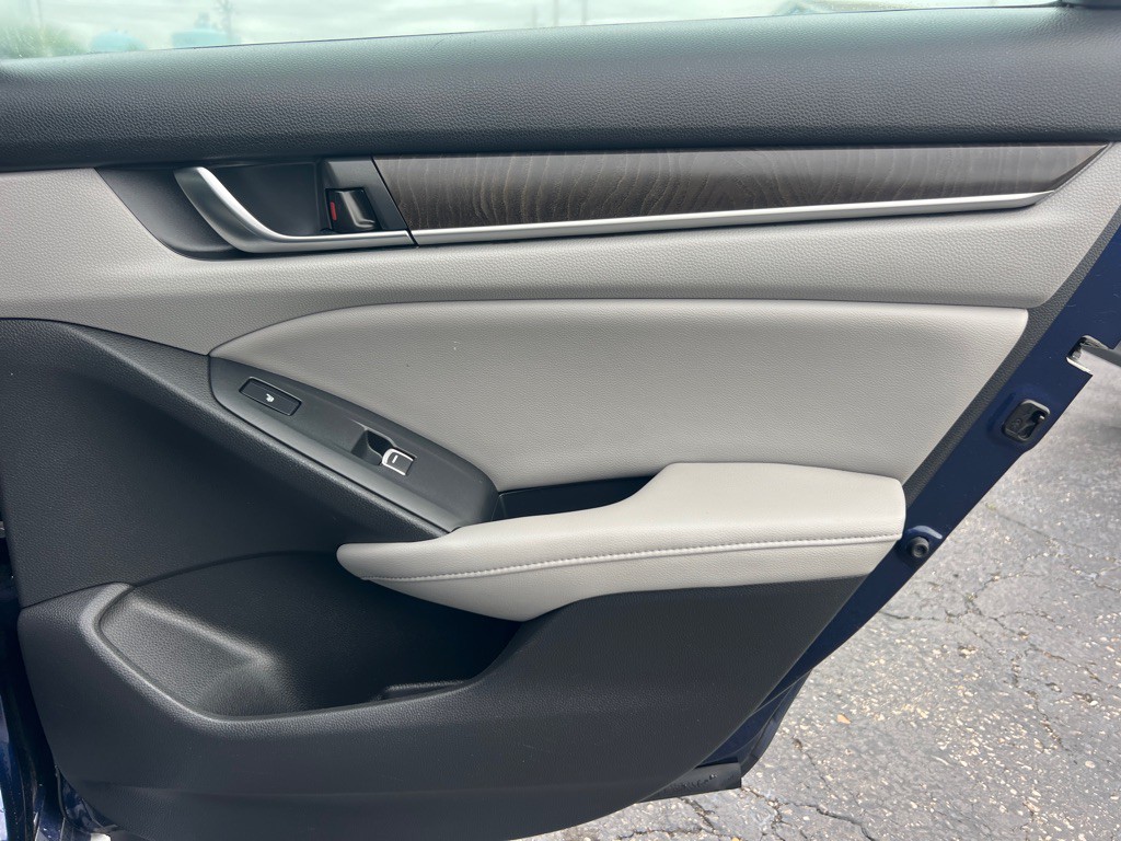2018 Honda Accord Image 12