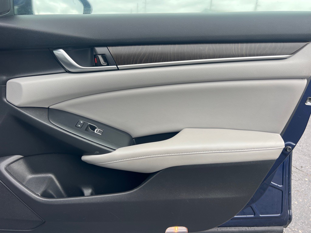 2018 Honda Accord Image 16
