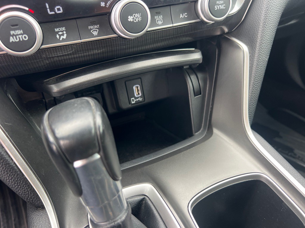 2018 Honda Accord Image 32