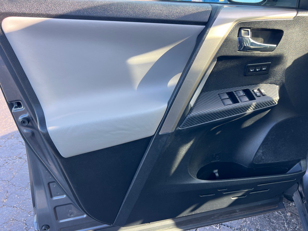 2015 Toyota Rav4 Image 10